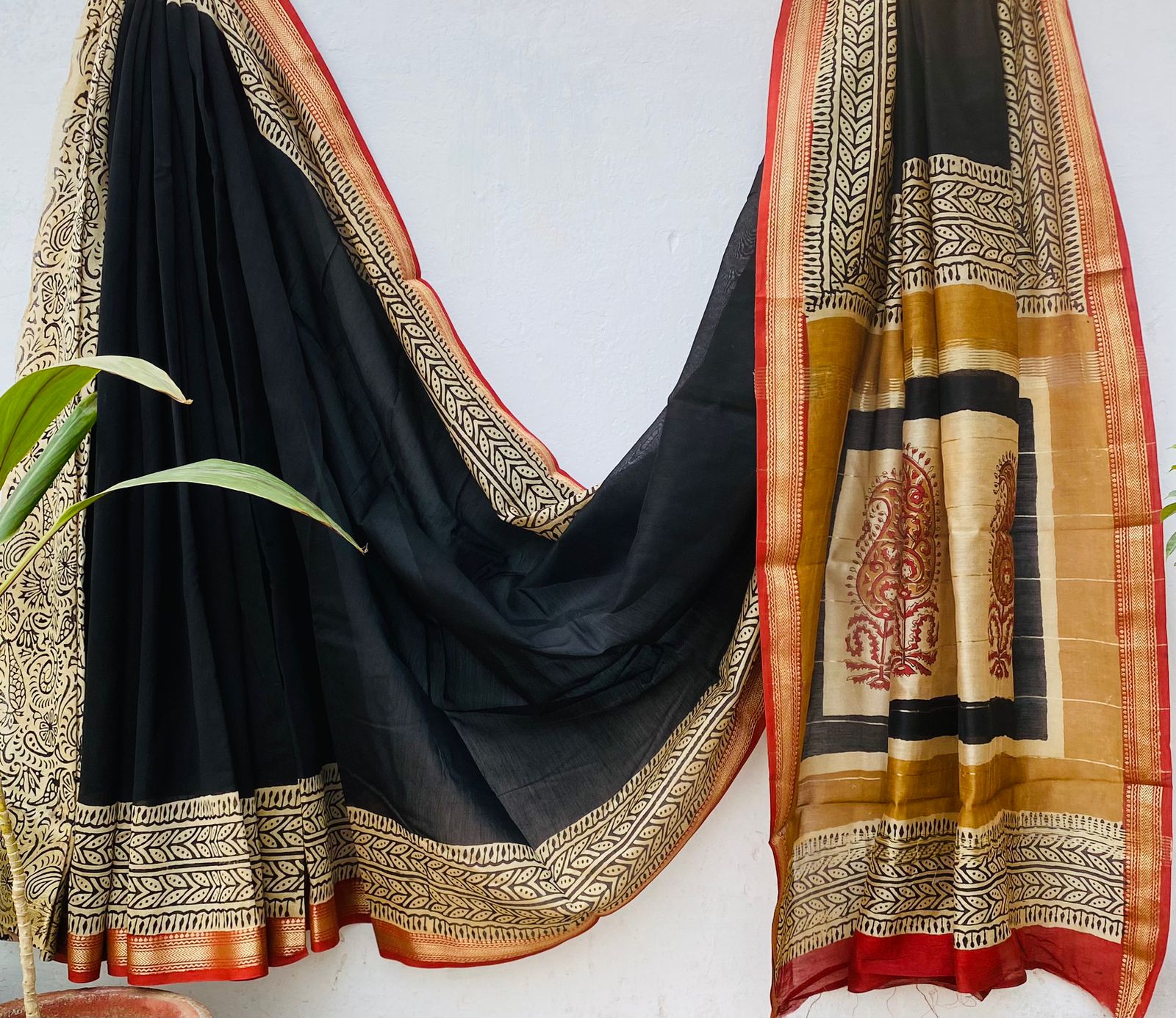 Elegant Black & Golden Maheshwari Silk Saree – Handloom Ethnic Wear