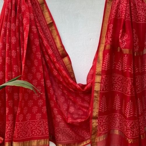 Red Handloom Maheshwari Silk Saree with Zari Border